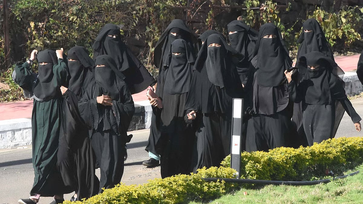 muslim-girls-right-to-wear-hijab-upheld-by-kerala-minister