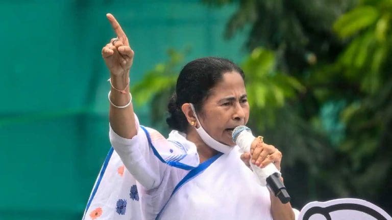 মানবিকতার বদলে রাজনীতি! মুখ খুললেন মমতা