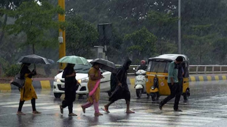 ঘূর্ণিঝড় মন্থার দাপটে মৃত মহিলা, আহত ২