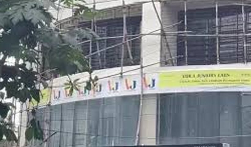 several-children-held-hostage-in-mumbai-acting-studio-rescue-operation-underway