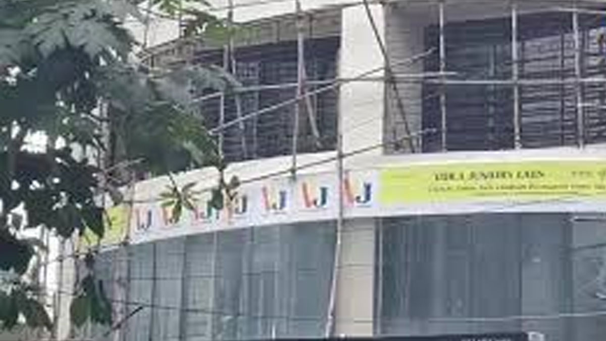 several-children-held-hostage-in-mumbai-acting-studio-rescue-operation-underway