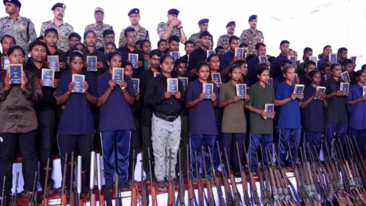 chhattisgarh-naxal-surrender-2025-mainstream-rehabilitation