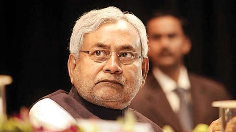 মমতার মতই দলের গায়ে দুর্নীতির দাগ, ভোটের আগে কতটা প্রস্তুত নীতিশ?