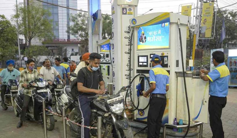 check-petrol-and-diesel-prices-in-different-cities-on-holiday