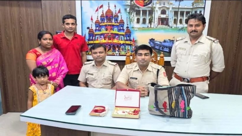 Mahishadal Police’s Exemplary Duty: Lost Jewelry Safely Returned