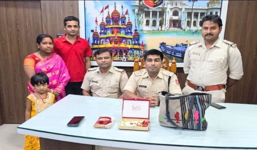 Mahishadal Police’s Exemplary Duty: Lost Jewelry Safely Returned