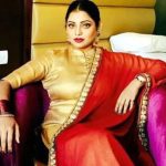 সোনার গয়না চুরির অভিযোগ, গ্রেফতার অভিনেত্রী