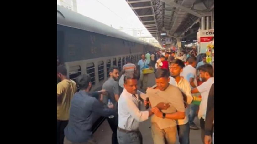 jabalpur-railway-station-samosa-dispute-passenger-loses-watch-incident