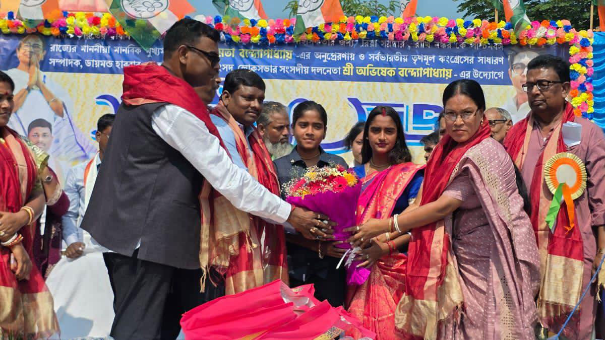 sundarban-couple-receives-warm-wishes-from-abhishek-banerjee