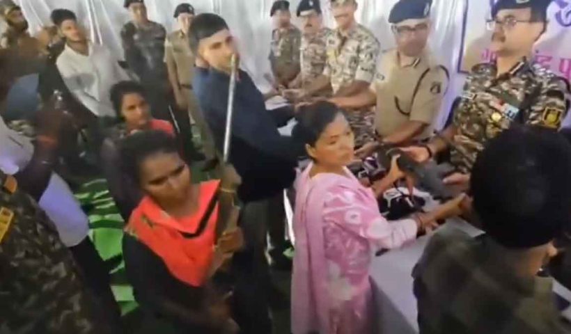 chhattisgarh-gariyaband-seven-naxals-surrender-police-37-lakh-bounty
