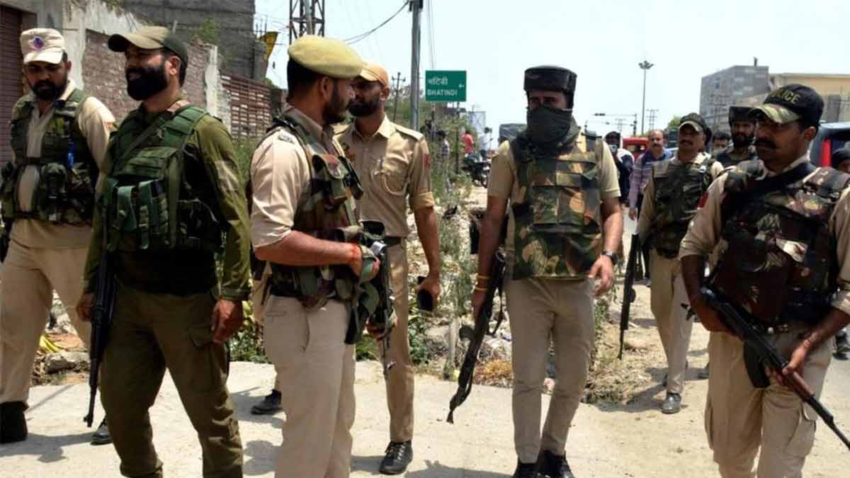 jammu-kashmir-police-officers-dismissed-terror-links