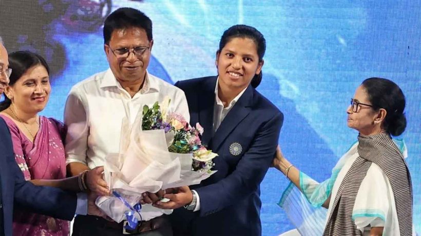 ‘বঙ্গভূষণ’ পেয়ে মাঝরাতে ‘বিস্ফোরক’ পোস্ট বিশ্বজয়ী রিচার 2 Richa Ghosh Bangabhushan Mamata Banerjee