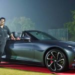 বিশ্বকাপজয়ী ক্রিকেটার শেফালির গ্যারেজে এল 75 লাখের নতুন MG Cyberster