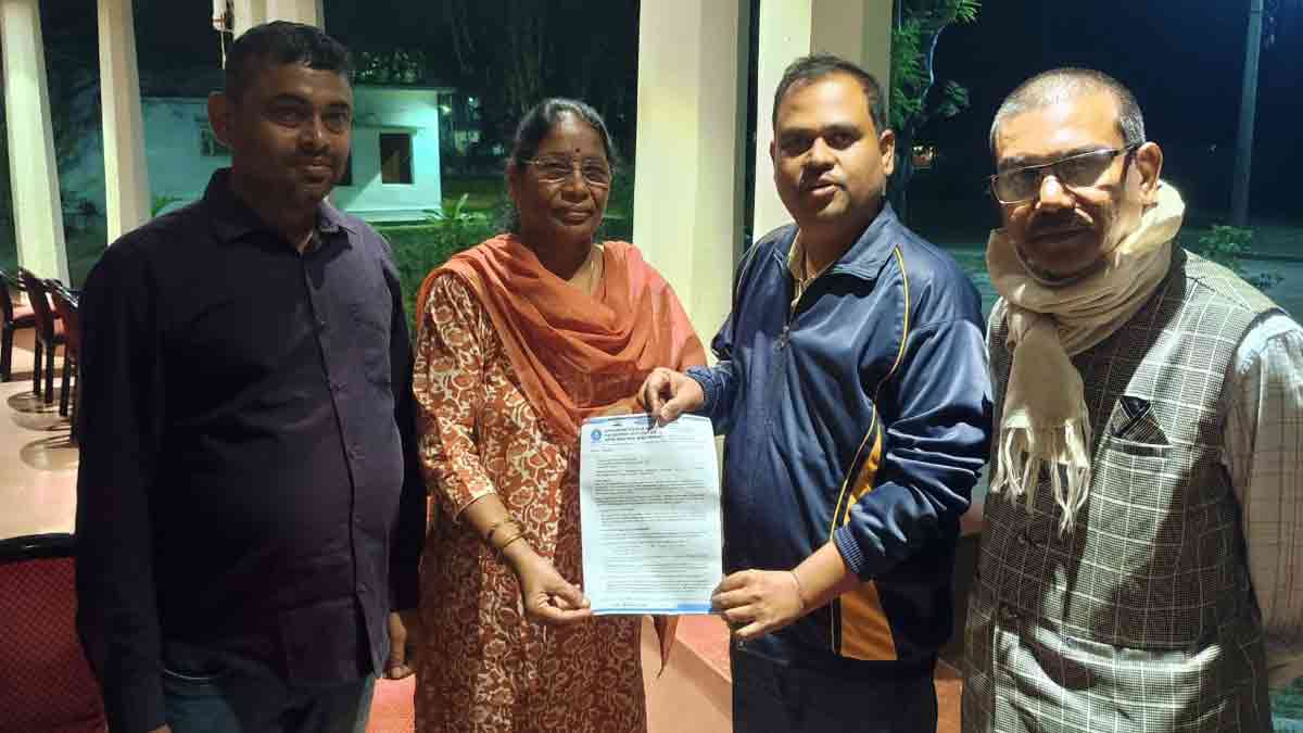 ahmadpur-katwa-passenger-body-meets-mp-demand-more-trains