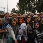 AQI আন্দোলনে উত্তপ্ত দিল্লি: পুলিশের চোখে লঙ্কাগুঁড়ো, ‘রাষ্ট্রবিরোধী’ স্লোগান, গ্রেফতার ১৫