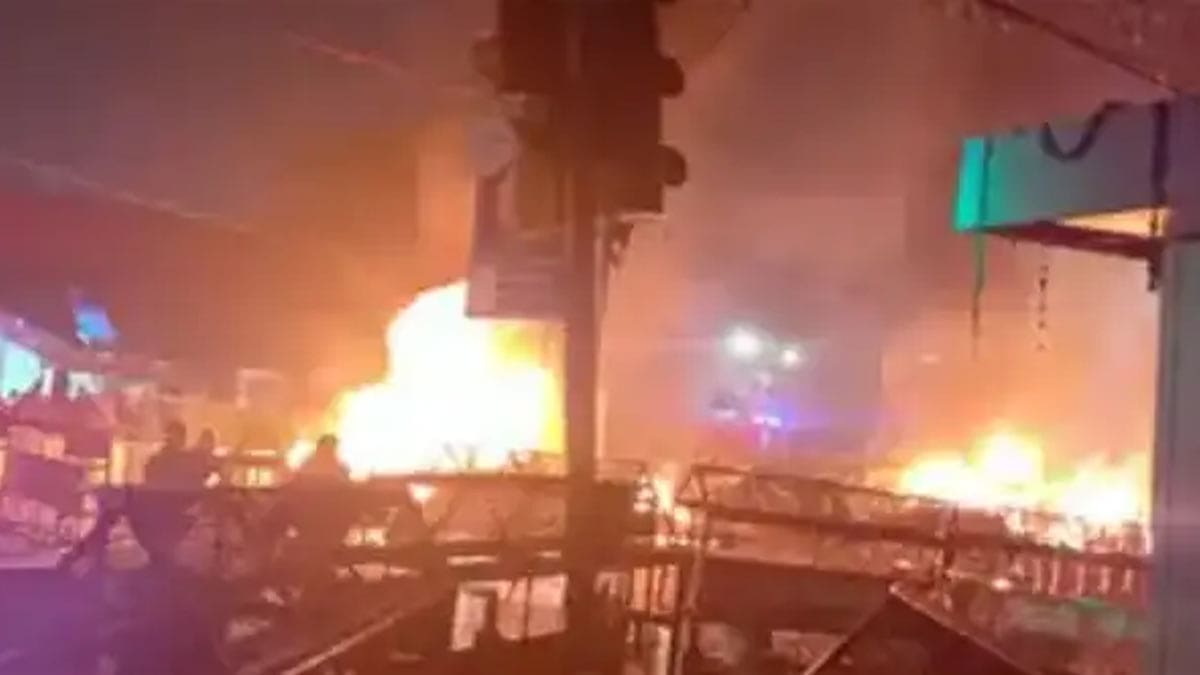 💥দিল্লিতে বড় জঙ্গী বিস্ফোরণে মৃত ৮💥 - ShareChat