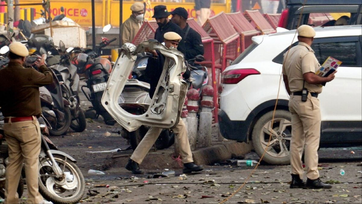Car explosion near Red Fort kills 9