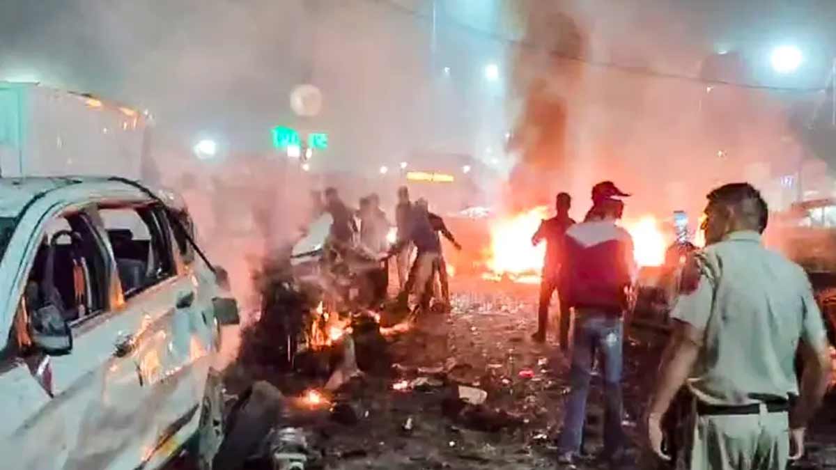 high-alert-mumbai-to-uttarpradesh-due-to-delhi-explosion-near-red-fort