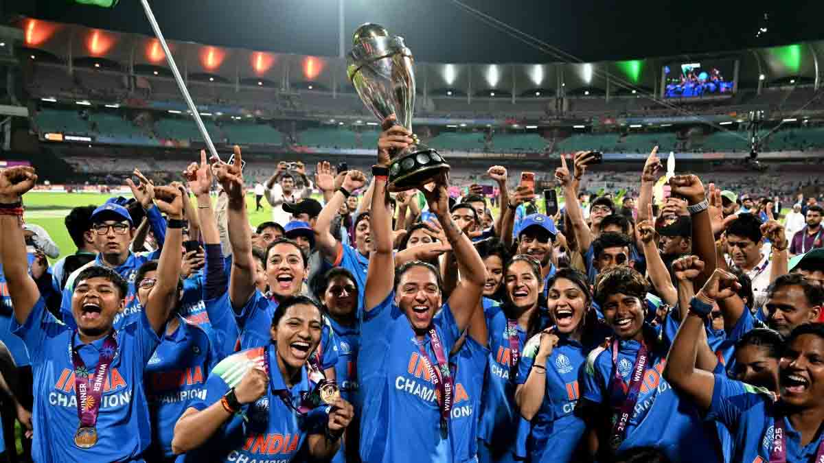 india-womens-cricket-team-meets-pm-narendra-modi-after-icc-womens-world-cup-win