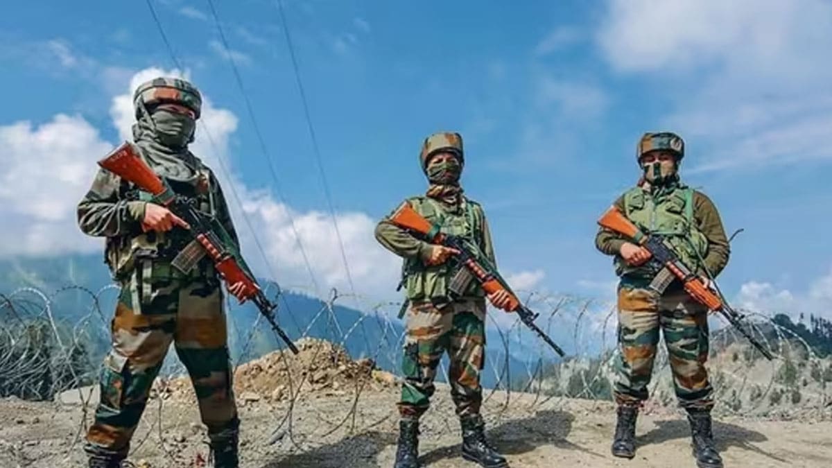 😱সেনার গুলিতে কাশ্মীরে খতম ২ জঙ্গি😱 - ShareChat