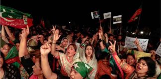 islamabad-azaadi-slogan-protest-pti-supporters-police-clash