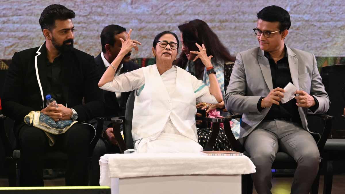 mamata-banerjee-mrinal-sen-name-controversy-kolkata-film-festival