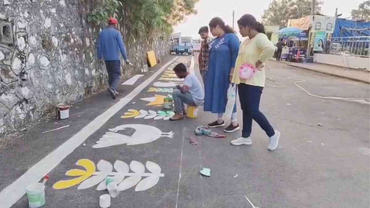 mukutmanipur-colorful-path-art