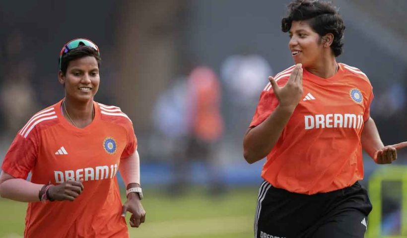 east-bengal-felicitates-richa-ghosh-deepti-sharma-world-cup-celebration