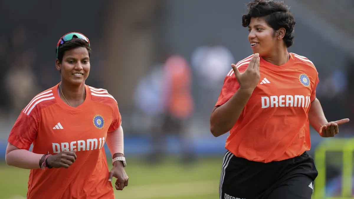 east-bengal-felicitates-richa-ghosh-deepti-sharma-world-cup-celebration