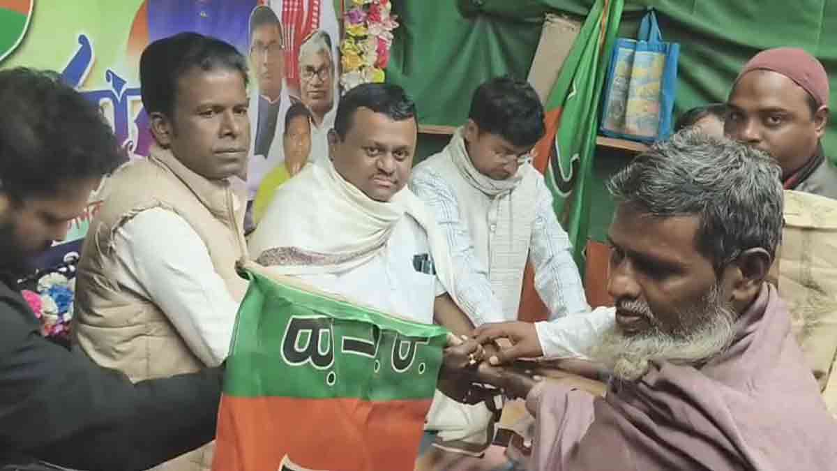 tmc-leader-30-minority-families-join-bjp-in-khejuri