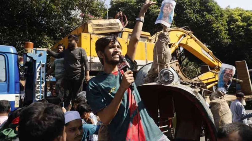 ফাঁসির আদেশ হতেই ৩২ নম্বরে এল বুলডোজার 6 dhanmondi-32-fictional-unrest-after-verdict