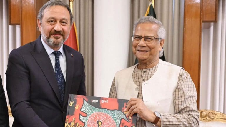 ‘গ্রেটার বাংলাদেশ’-এর ইঙ্গিত? এবার তুর্কি অতিথিদের সামনে রহস্যময় শিল্পকর্ম পেশ ইউনূসের Yunus Art of Triumph Greater Bangladesh