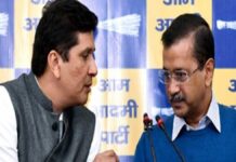 aap-leaders-fir-santa-claus-skit-delhi