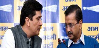 aap-leaders-fir-santa-claus-skit-delhi