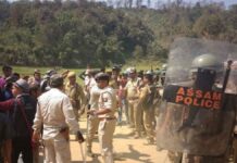 পহেলগাঁও হামলার সমর্থনে পোস্ট! পুলিশকে লক্ষ করে হামলা অসমে assam-police-attacked-lakhimpur-pahalgam-terror-post