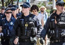 ইহুদিদের নিশানা করে জঙ্গি হামলায় রক্তাক্ত সিডনি sydney-terrorist-attack-australia-news