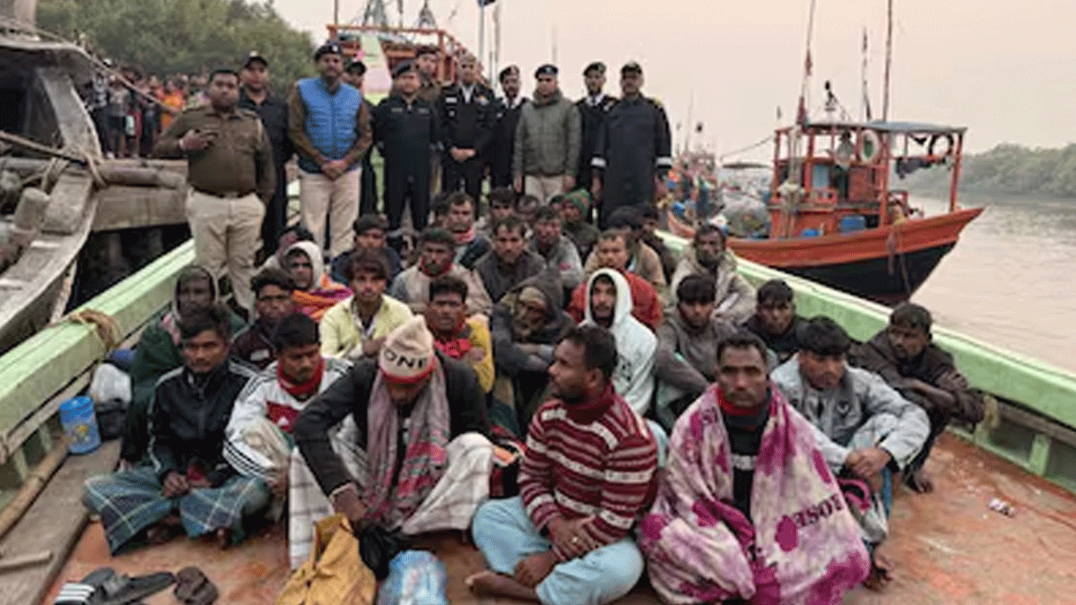 Indian Coast Guard intercepts Bangladeshi boats
