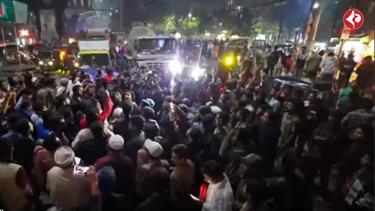 bangladesh-unrest-fire-attack-on-leading-media-offices-dhaka