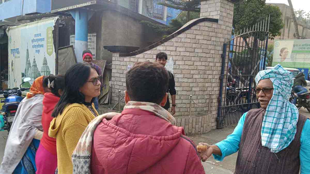 manoranjan-byapari-bjp-leader-photo-viral-jirat