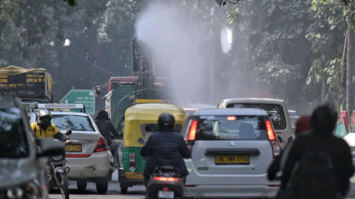 delhi- UP MLA Car Stopped at Delhi-Noida Border as GRAP 4 Pollution Norms Take Effect