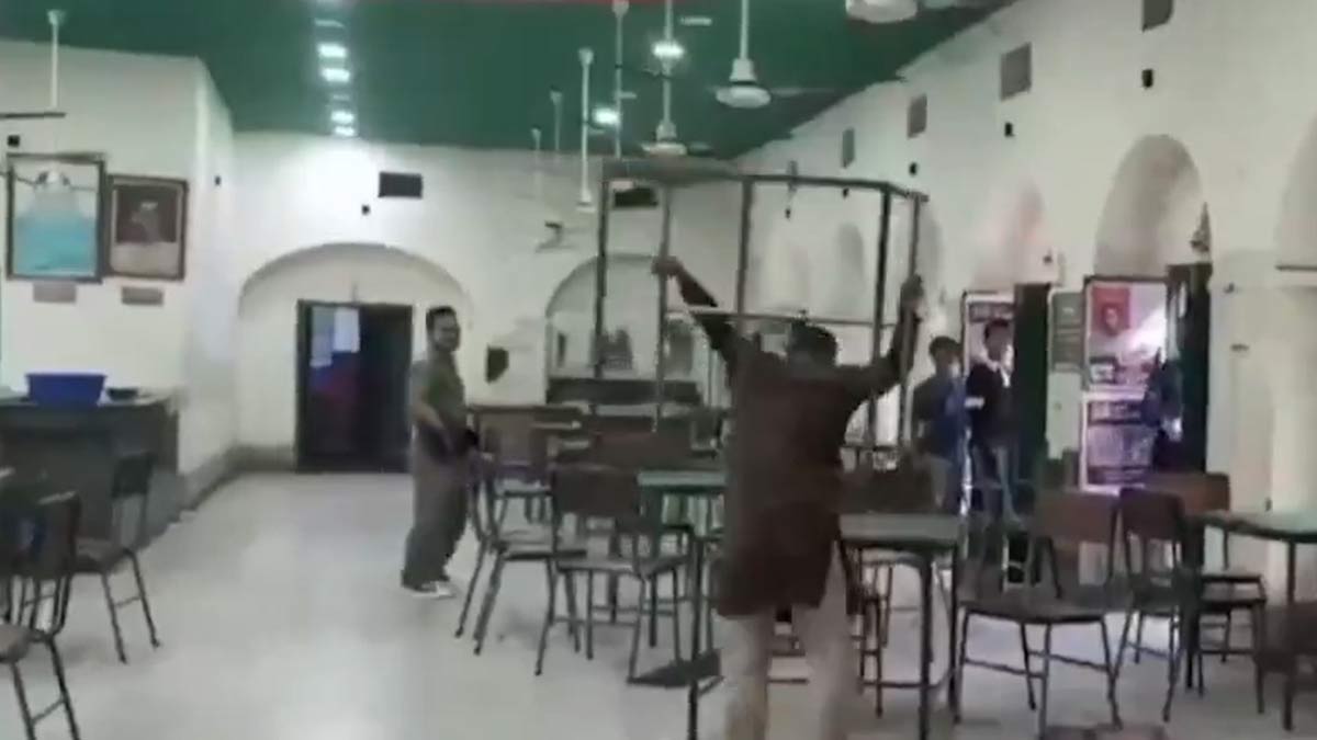 madhur-canteen-vandalism-dhaka-university