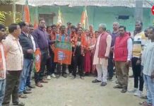 duars-falakata-30-families-join-bjp-tasati-tea-garden