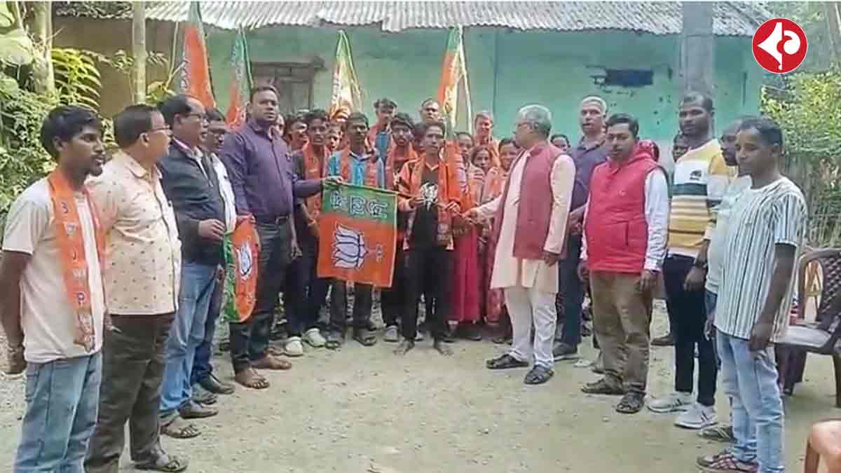 duars-falakata-30-families-join-bjp-tasati-tea-garden