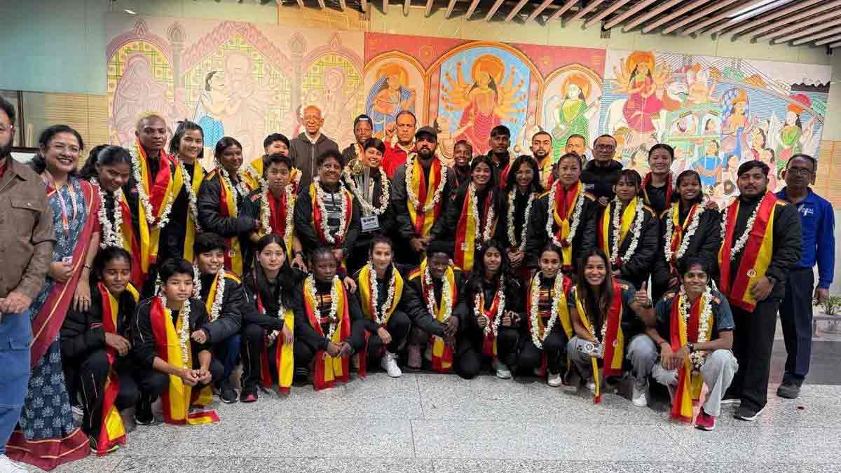 east-bengal-women-return-kolkata-saff-champions-fan-celebration
