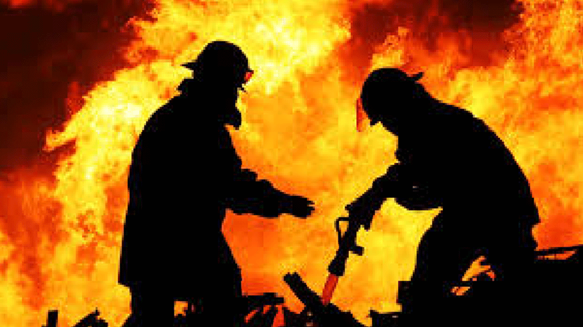 পর পর অক্সিজেন সিলিন্ডারে বিস্ফোরণ, কাঁকুরগাছিতে বিধ্বংসী আগুন