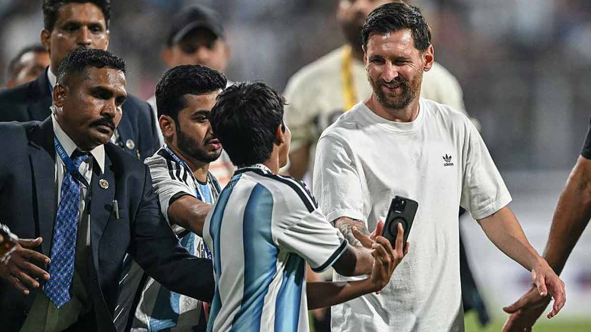 kuldeep-yadav-opens-up-on-meeting-lionel-messi-india-goat-tour-2025