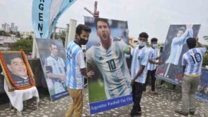 lionel-messi-kolkata-visit-with-shah-rukh-khan-in-goat-concert