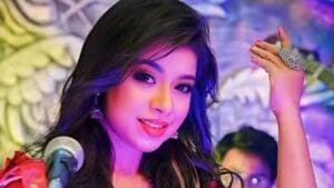 artist-harassment-microphone-snatched-nadia-majdia