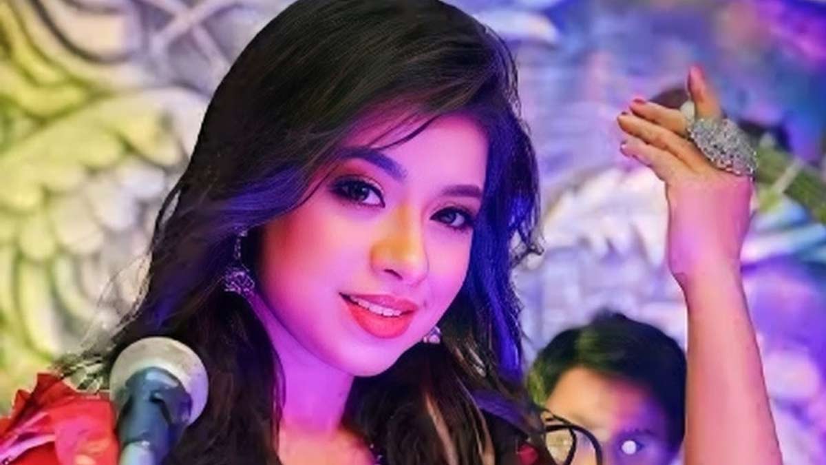 artist-harassment-microphone-snatched-nadia-majdia