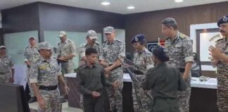 maoists-surrender-maharashtra-82-lakh-bounty-dgp-rashmi-shukla